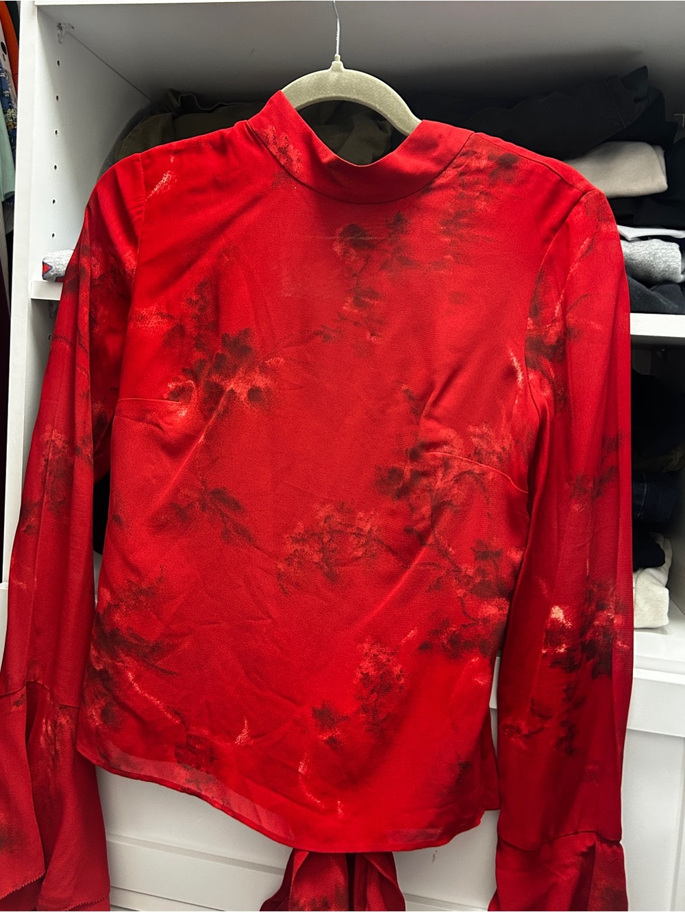 Roxana top in a vermillion red floral print, featuring a mock neck & flutter sle - Picture 5 of 13